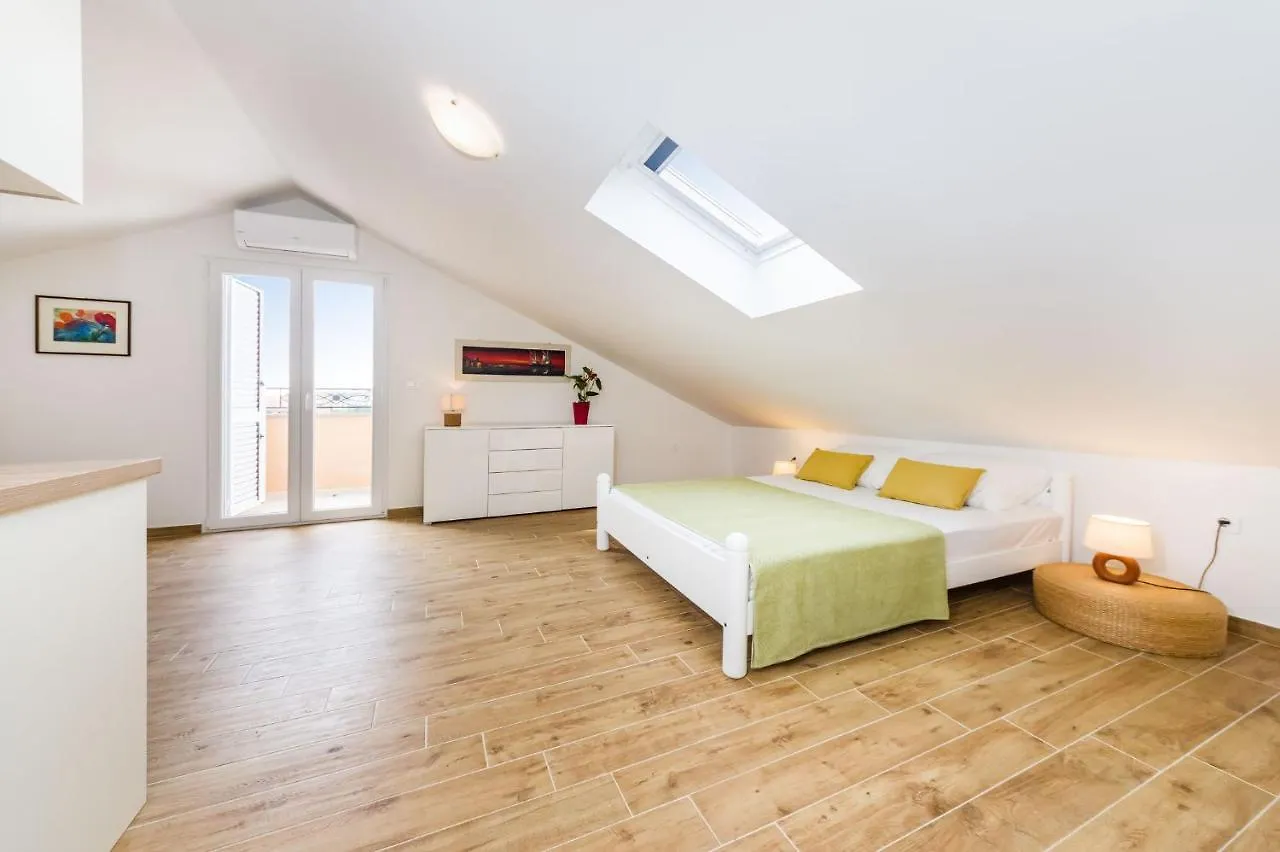 Apartment Alex 1 Задар