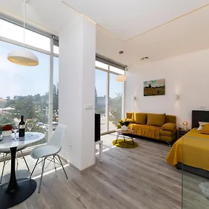  Apartment Heart Of
