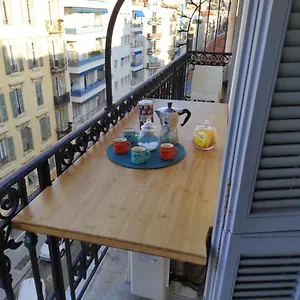 Pretty And Quiet Floor 2 Bedroom Flat In The Port Area Of Apartment Nizza